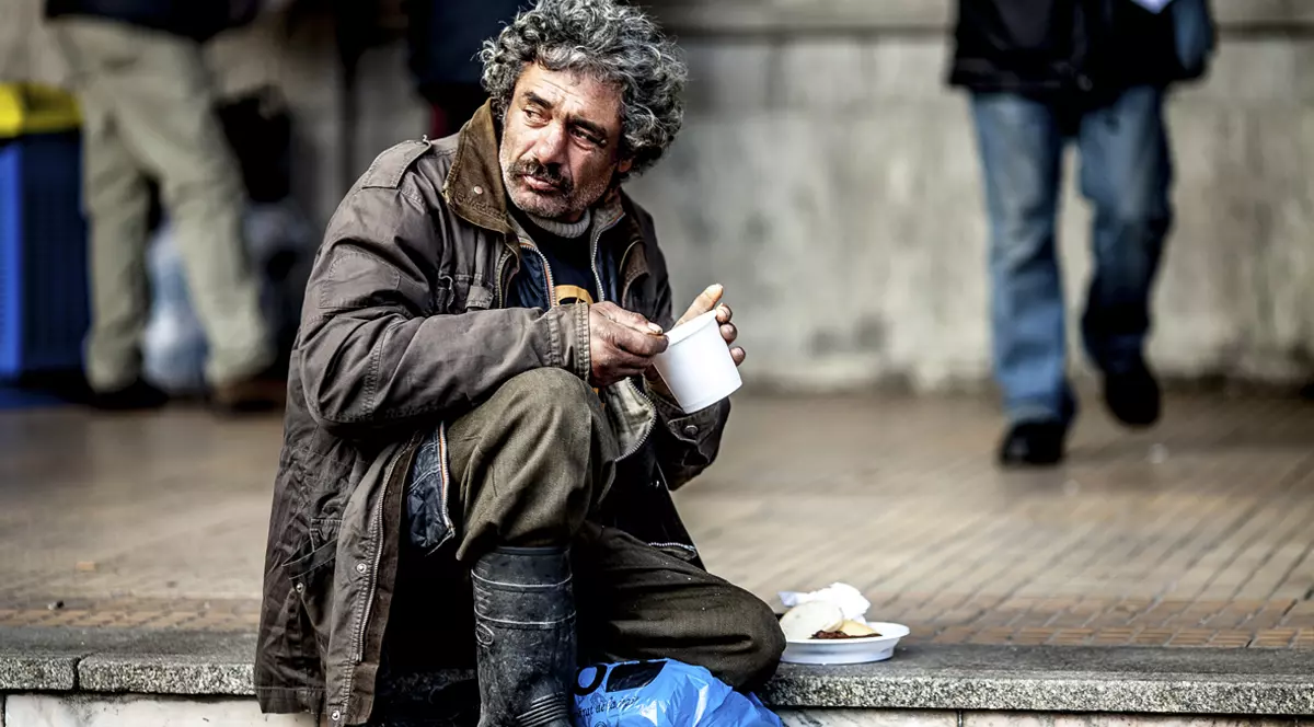 PNL se gândește că e scump să lupți cu sărăcia. Dar cât e prețul pe care o să-l plătim cu toții, săraci și prosperi, dacă nu luptăm?