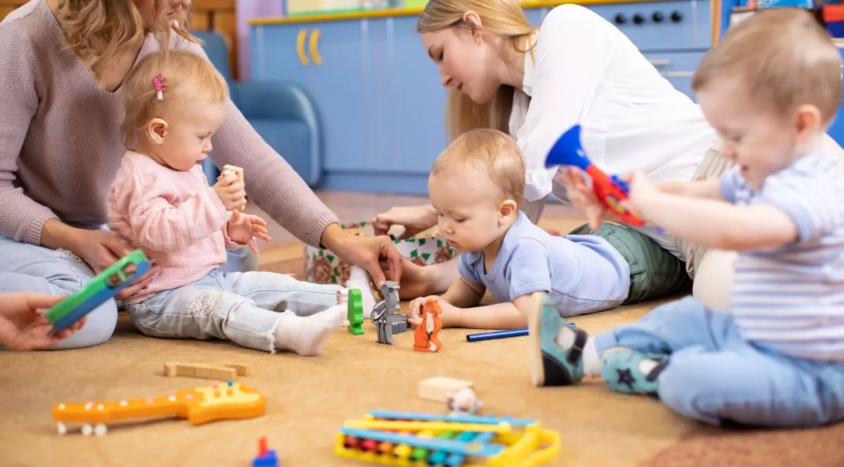 Prefectura s-a răzgândit: creșele și after school-urile din București rămân deschise, iar universitățile pot alege cum să-și desfășoare cursurile