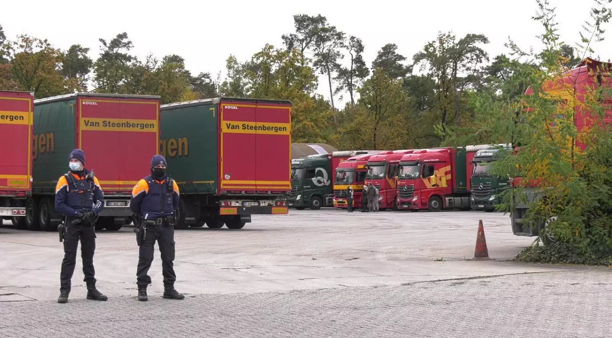 Șoferi români de TIR