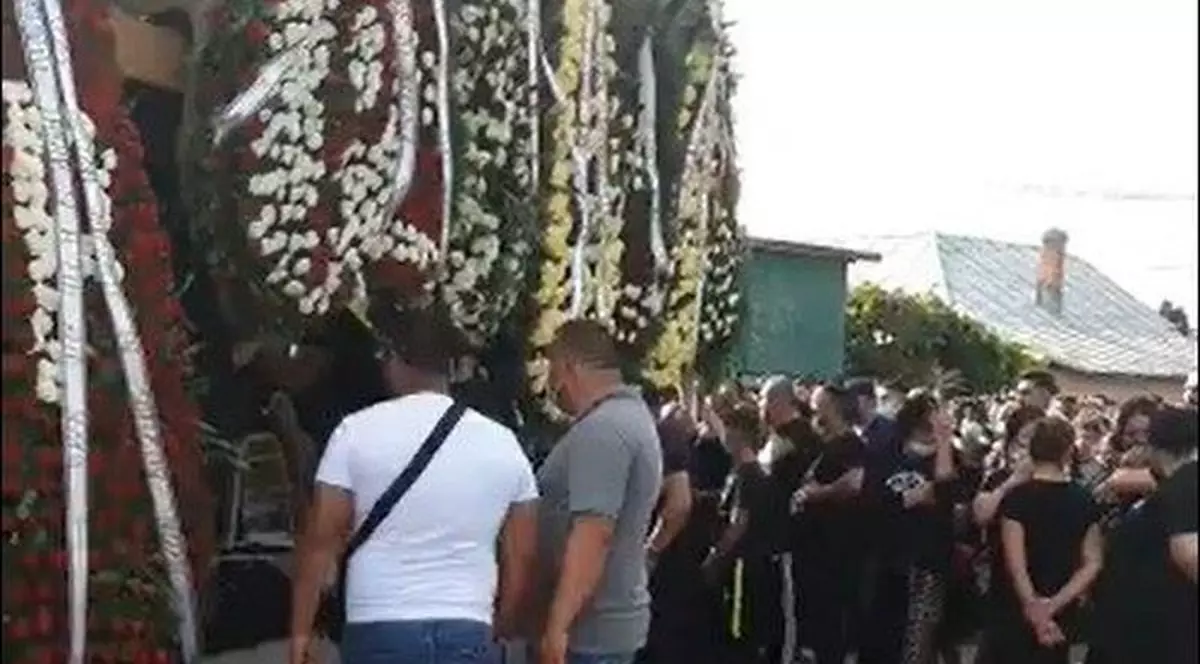 Amenzi de 47.000 de lei după o înmormântare cu zeci de participanți