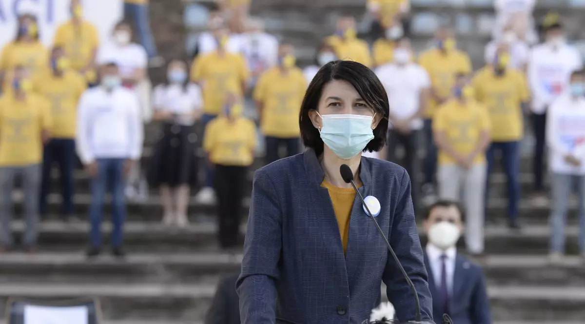 INTERVIU Ministrul Violeta Alexandru explică de ce figura pe ambele liste pentru Parlament, deși legea interzice