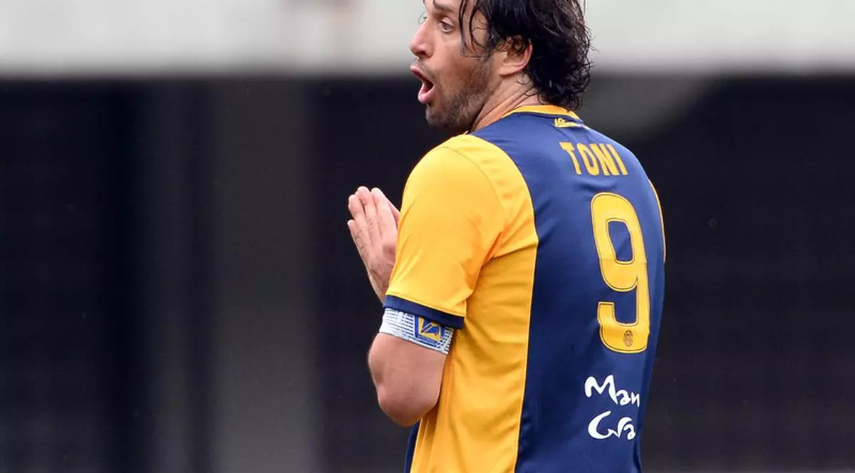 Luca Toni, atacat și jefuit în propria casă de trei indivizi înarmați. ”Ai mei sunt traumatizați, după o spaimă cumplită”
