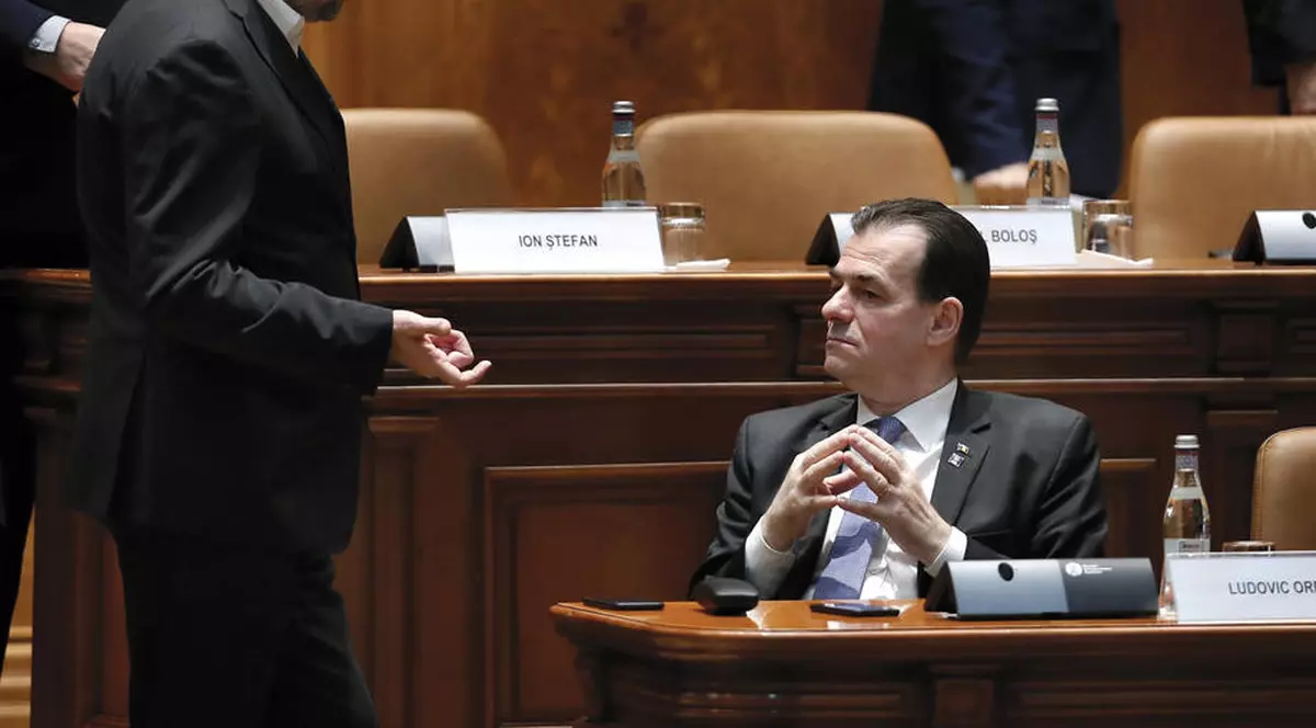 SONDAJ IMAS cu o lună înainte de parlamentare. PNL pierde teren, USR-PLUS se apropie de PSD