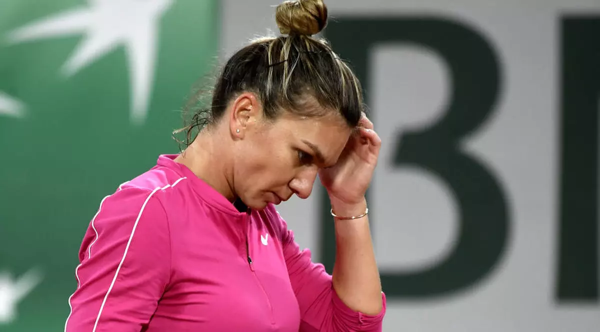 Simona Halep eliminată de la Roland Garros. Victorie categorică a polonezei Iga Swiatek
