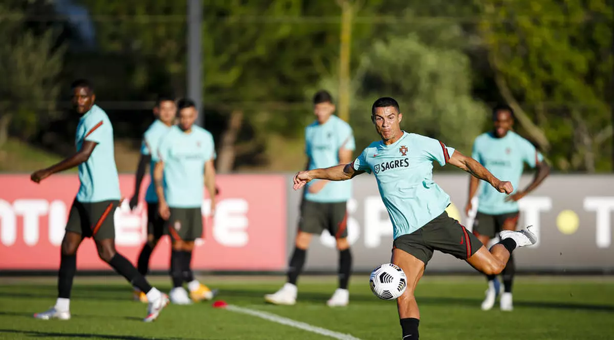 Cristiano Ronaldo, raportat justiţiei pentru încălcarea izolării. Starul lui Juve așteaptă sentința în cantonamentul naționalei