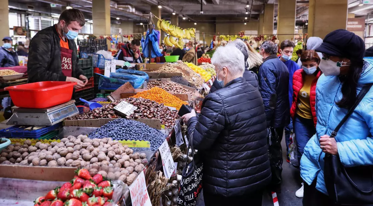 INTERVIU | Revolta unui cercetător pe tema închiderii piețelor: „Guvernul avantajează fățiș marile rețele de supermarketuri. Țăranii și consumatorii ce vină au?”