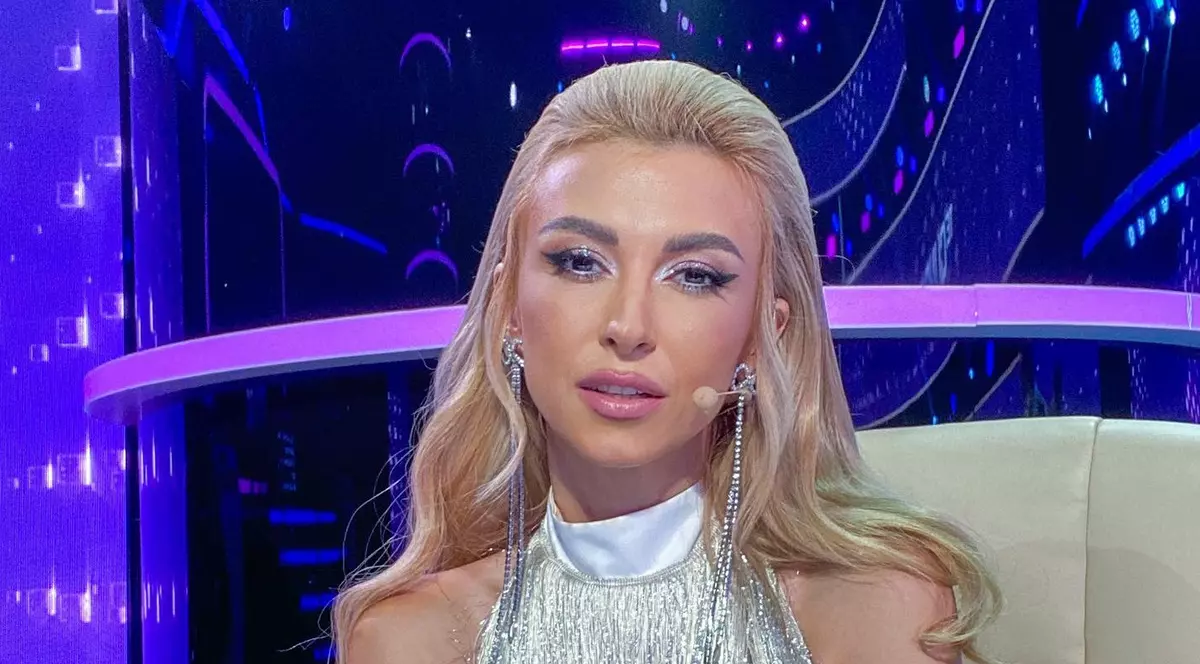 Imaginile cu Andreea Bălan, după ce a fost externată din spital. Artista a fost imediat taxată pentru gestul ei. “De ce nu te menajezi puțin?”