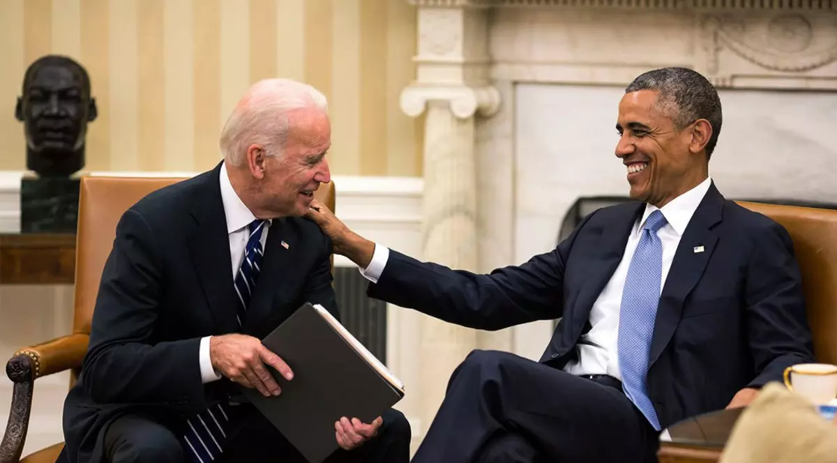 Prima reacție a lui Barack Obama după ce Joe Biden a devenit președinte. Mesajul a devenit viral imediat