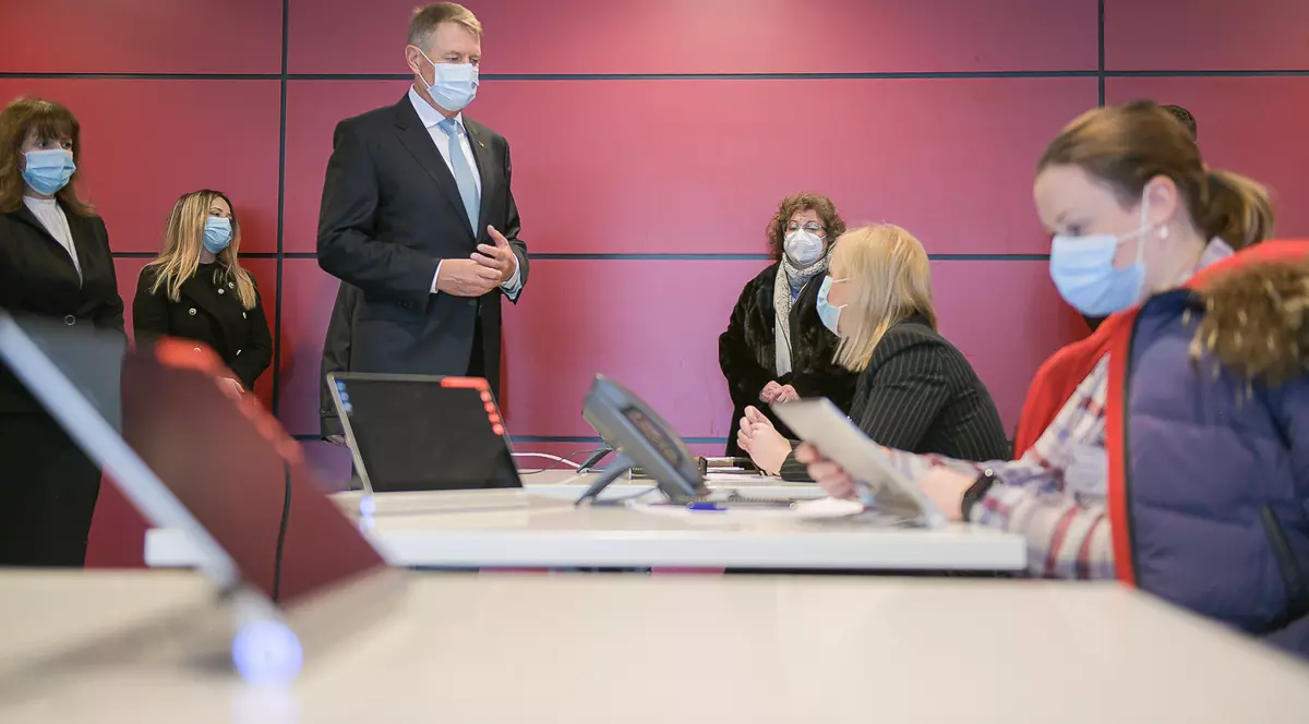 Iohannis, despre redeschiderea şcolilor: „Pentru a proteja și copiii, și familiile lor, este necesar să se facă învățământ online”