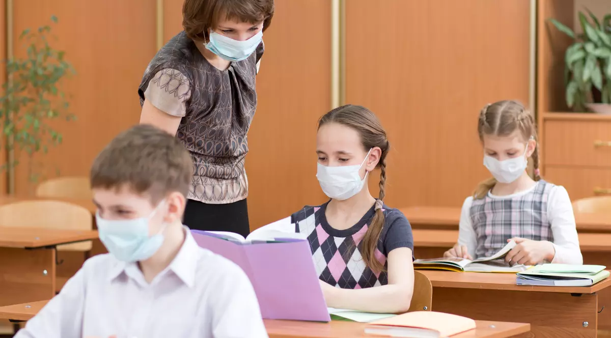 Educația în lume: Dascălii britanici spun că nu sunt bine protejați în fața COVID, în Grecia, un profesor a fost condamnat pentru că nu purta masca la ore