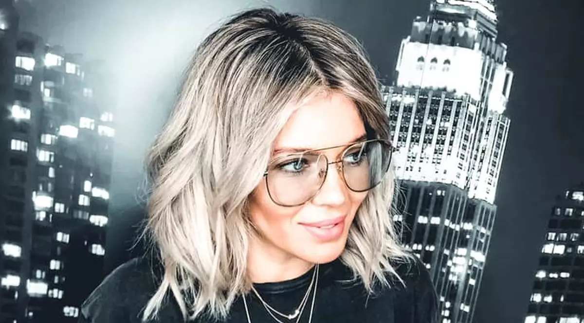 Gina Pistol s-a transformat în Crăiasa Zăpezii. De Crăciun, însărcinată în 5 luni, vedeta va cânta în fața tuturor