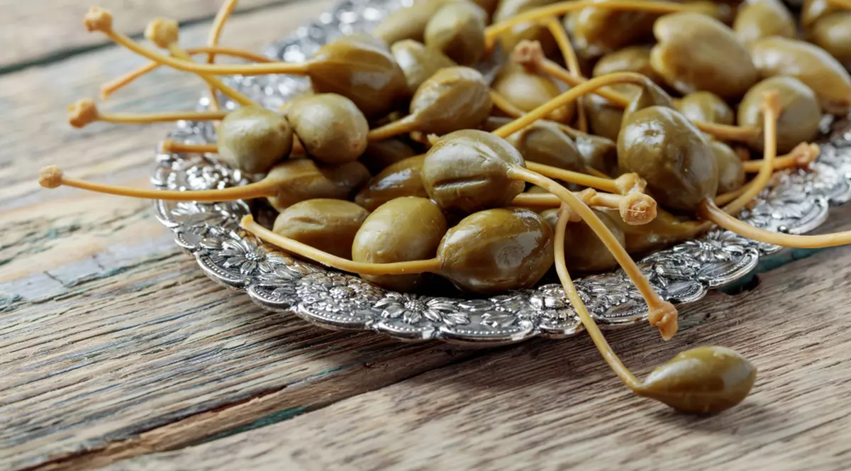 Capere - beneficii și utilizări. Ce proprietăți au ingredientele folosite în aromatizarea rețetelor