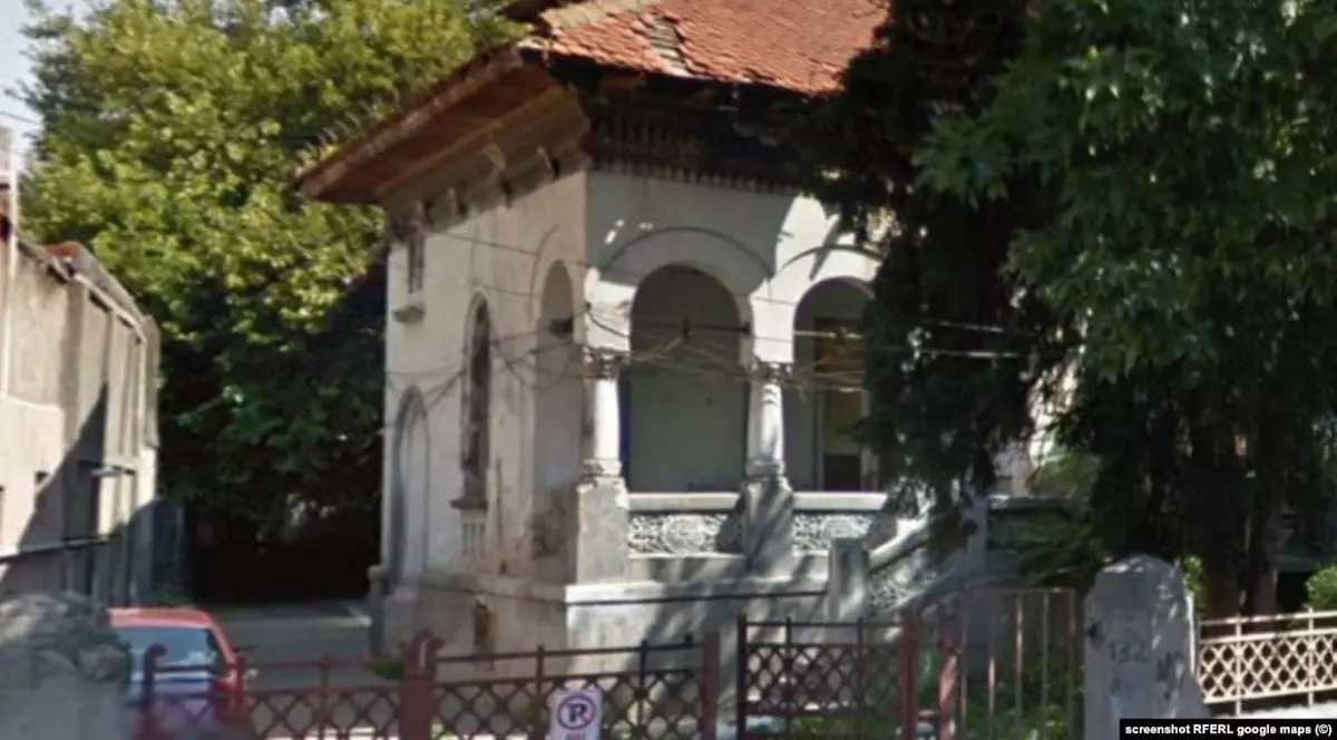 Pe final de mandat, Firea a autorizat demolarea unei vile în stil neoromânesc, pentru construirea unui bloc