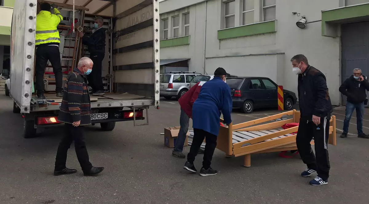 13 paturi de la un azil de bătrâni din Austria au ajuns la bolnavii de Covid din Timișoara. ”Sunt vechi, dar sunt foarte bune”