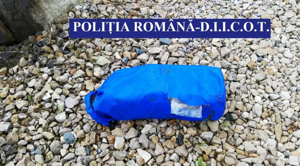 Un centru de colectare a fierului vechi, transformat într-un depozit de droguri pentru clienţii din Valea Jiului