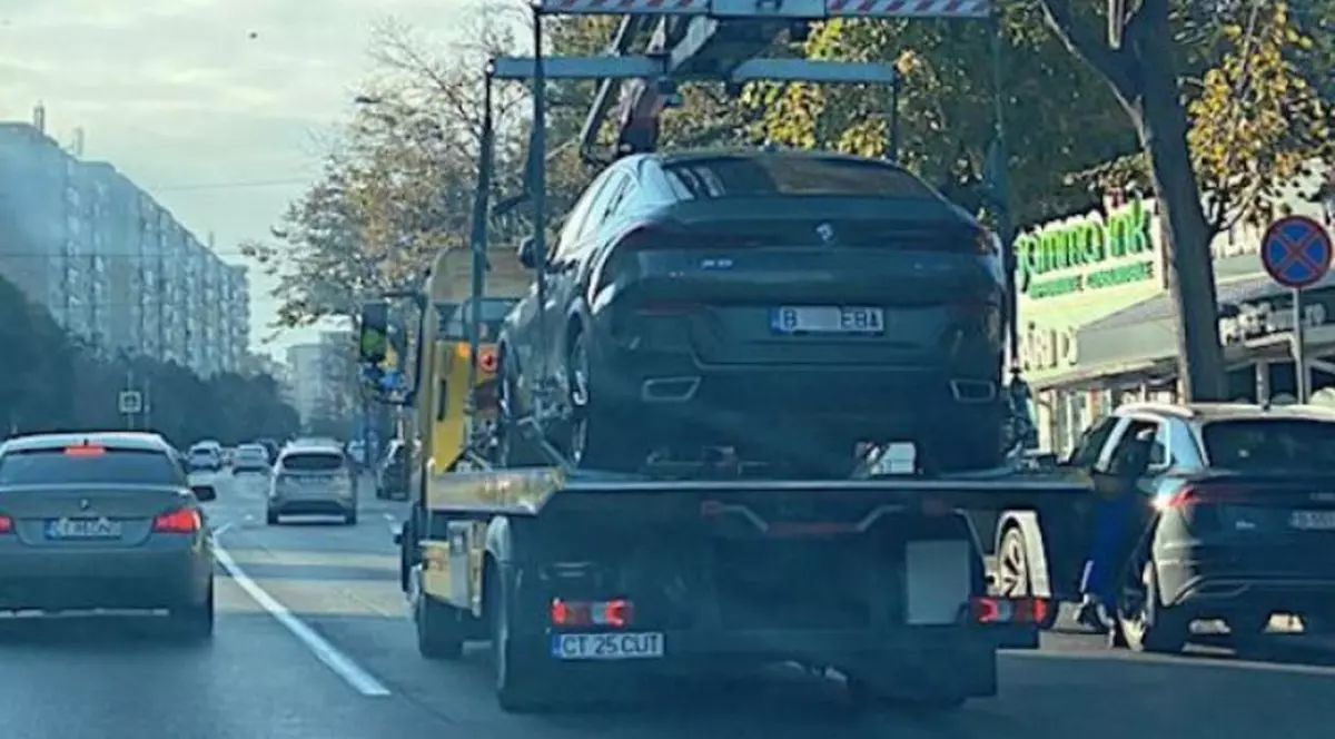 BMW-ul Elenei Băsescu, ridicat de Poliția Locală Constanța, în prima zi de campanie electorală. Cum a reacționat