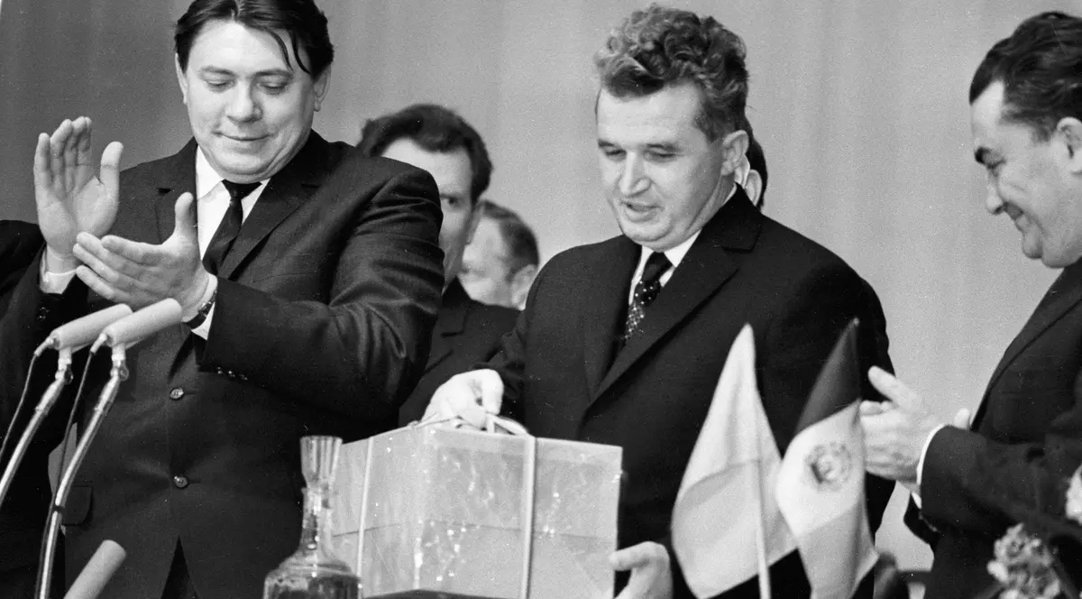 Ce banc i-a spus Dumitru Dragomir lui Nicolae Ceaușescu: „Râdeau de se tăvăleau”
