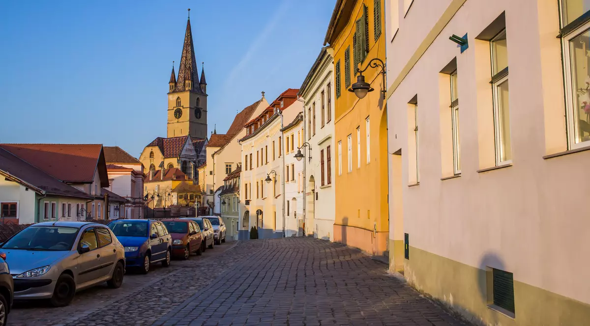 Sibiul rămâne în carantină încă o săptămână. Se permite deplasarea la secţiile de vot