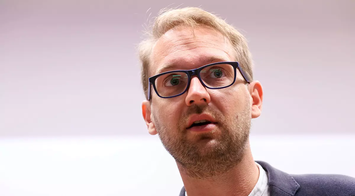 Om de afaceri, către edilul Timişoarei: "bagă la cap, lepră de pui nazist". Dominic Fritz anunţă că îl va da în judecată