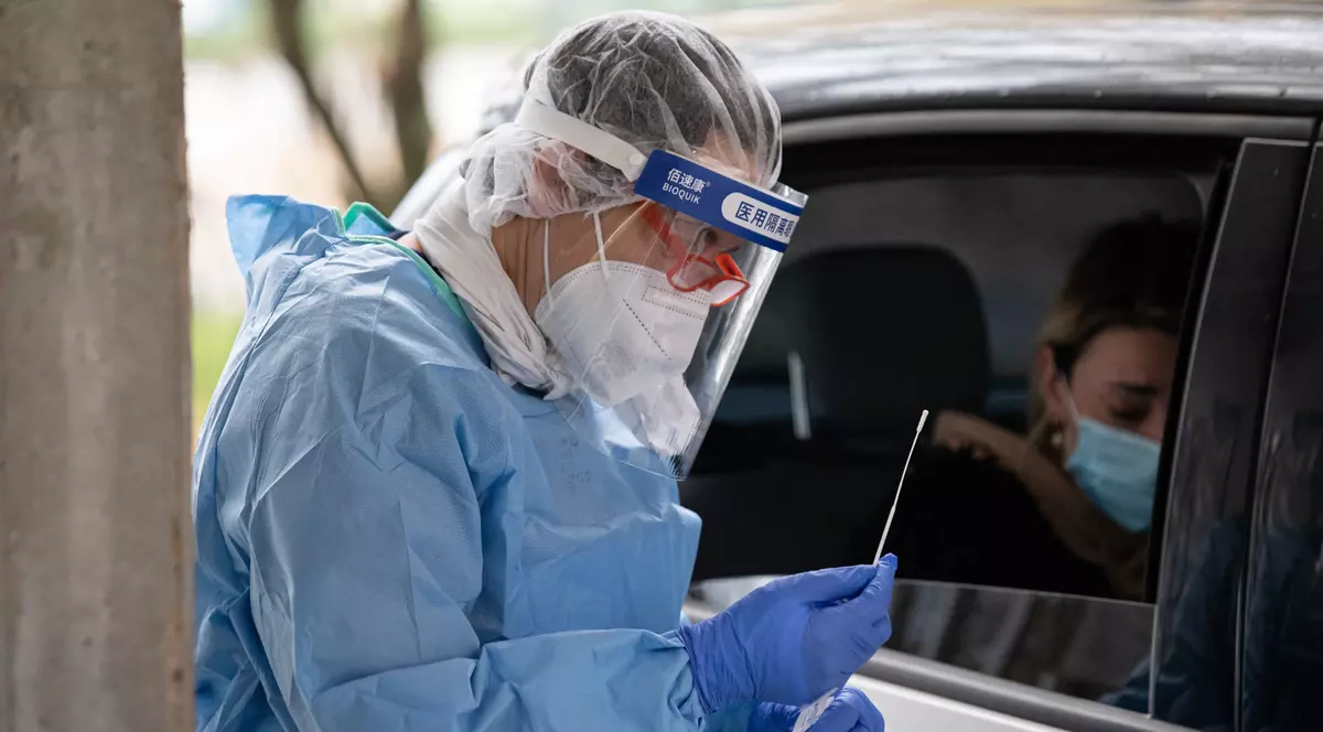 A apărut piața neagră a testelor negative COVID. Cine sunt principalii cumpărători