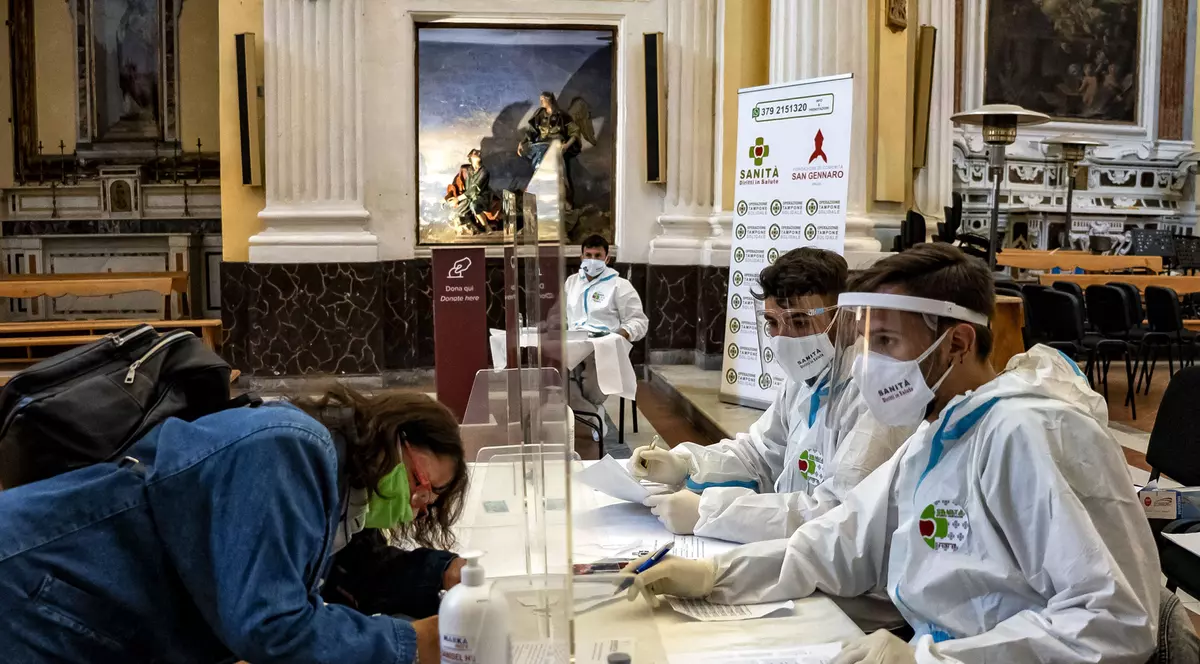 La Roma se fac teste pentru COVID-19 în farmacii. ”De cum am auzit, m-am grăbit să vin”