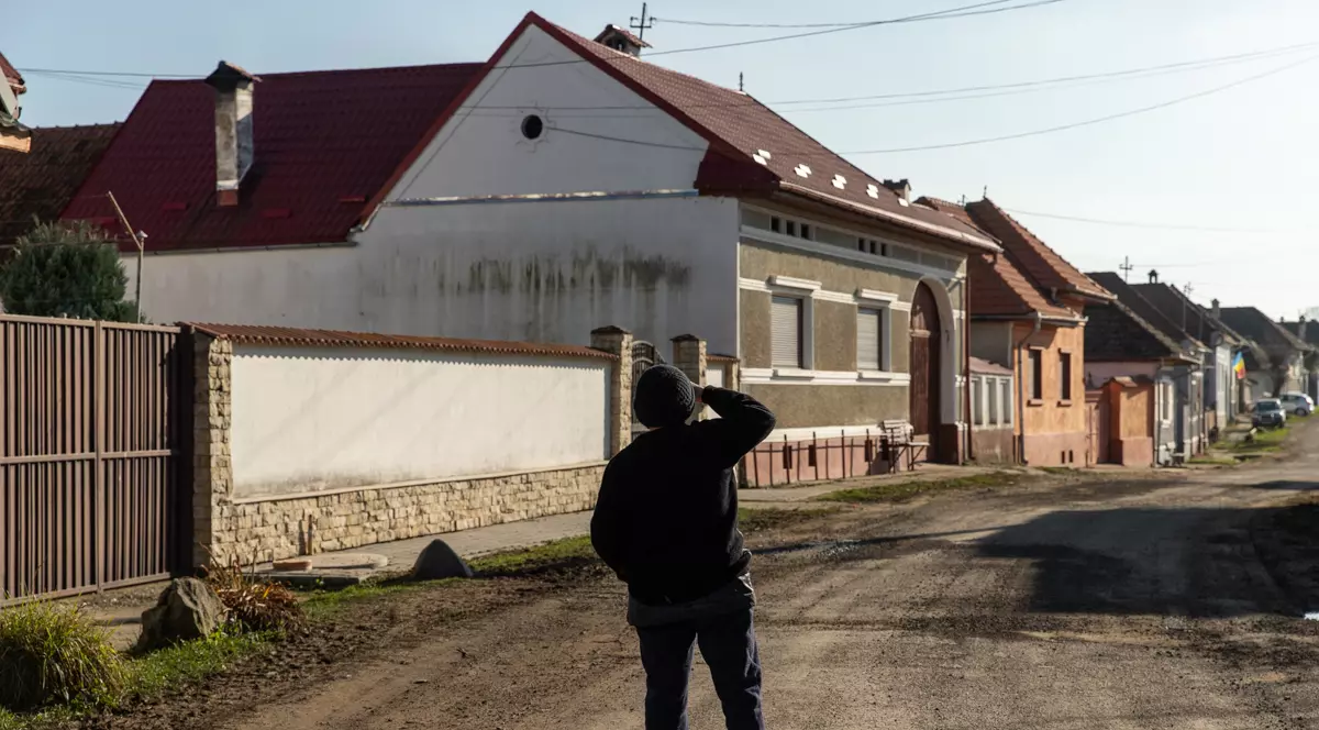 Sătenii din Dridif, Braşov, aşteaptă de 23 de ani să fie date în folosinţă ţevile instalate din banii lor: „Au plătit, au murit, gazul tot n-a venit!”