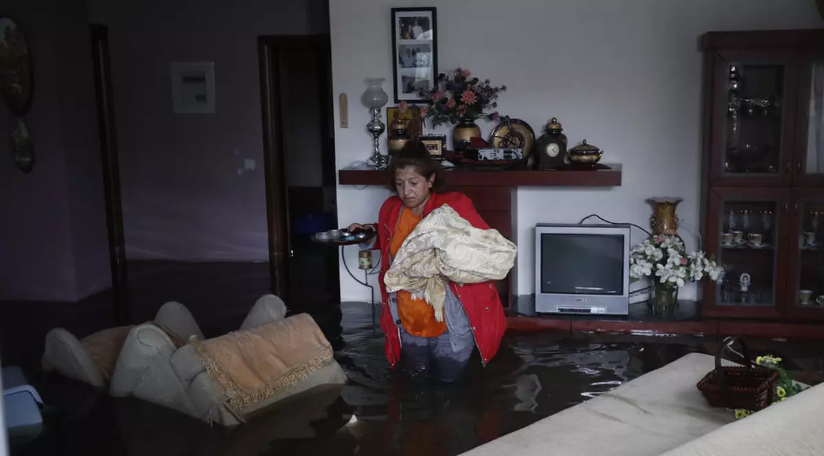 Mai multe automobile au fost luate de ape, după ce o furtună puternică s-a abătut asupra insulei Creta