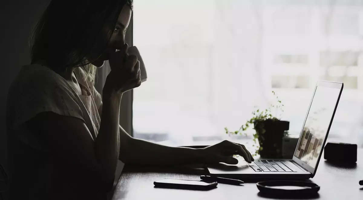 Tinerii români se simt mai singuri în primele șase luni de pandemie. Fotografie via Pixabay