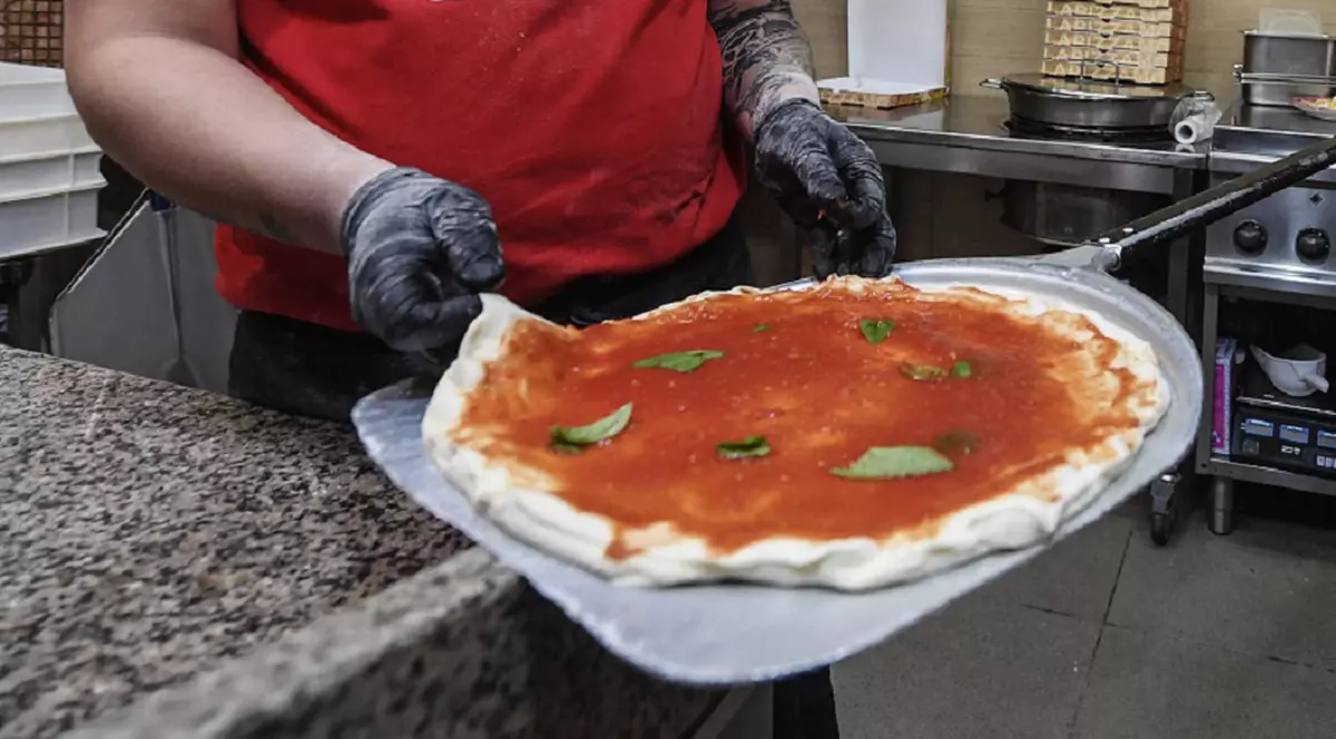 O minciună spusă de un bărbat care lucra într-o pizzerie a băgat Australia de Sud în carantină