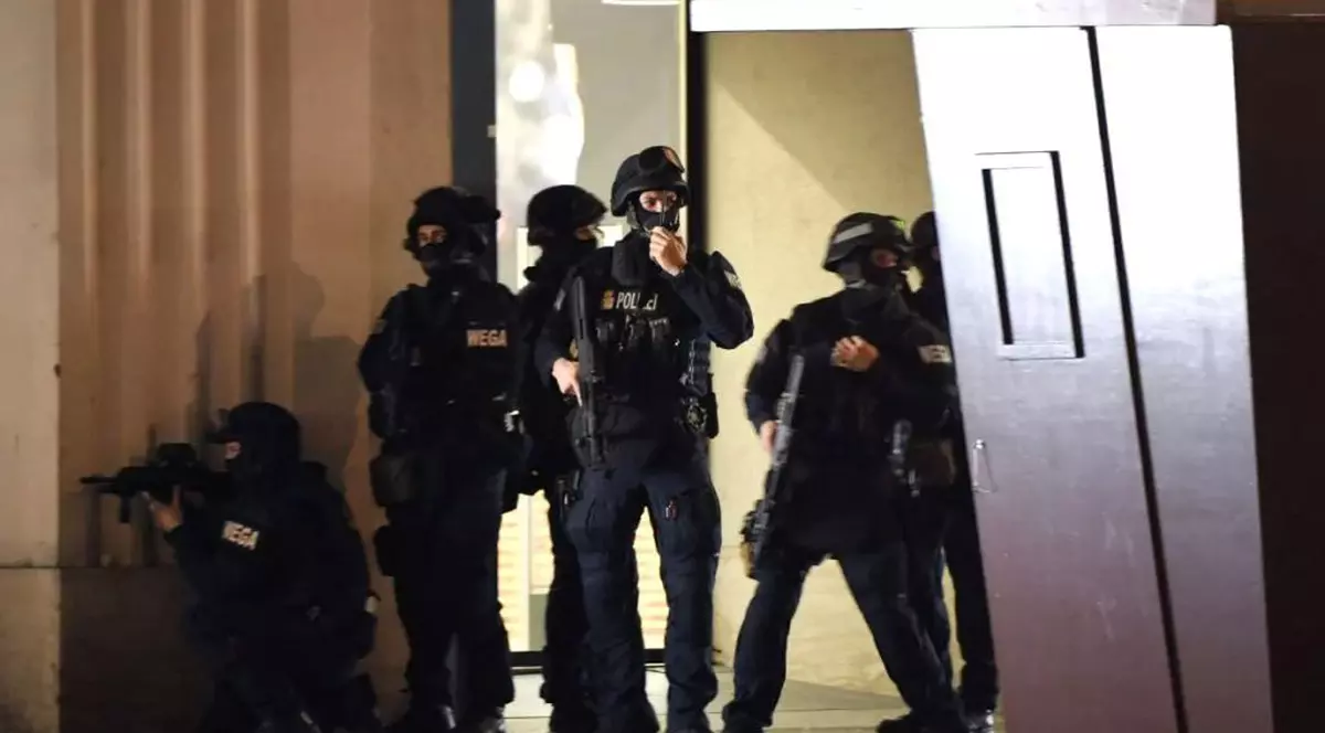 VIDEO Principalul suspect al atacurilor teroriste de la Viena: un jihadist care ar fi anunțat acțiunile sângeroase pe Instagram