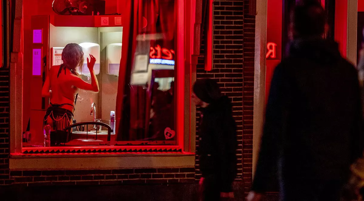 „Cartierul roșu” din Amsterdam va fi mutat din centrul orașului. Motivul din spatele deciziei