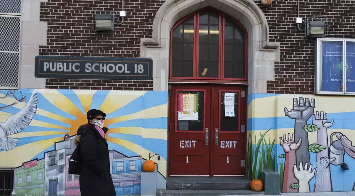 Școlile publice din New York se vor redeschide, însă elevii vor fi testați săptămânal pentru depistarea COVID-19
