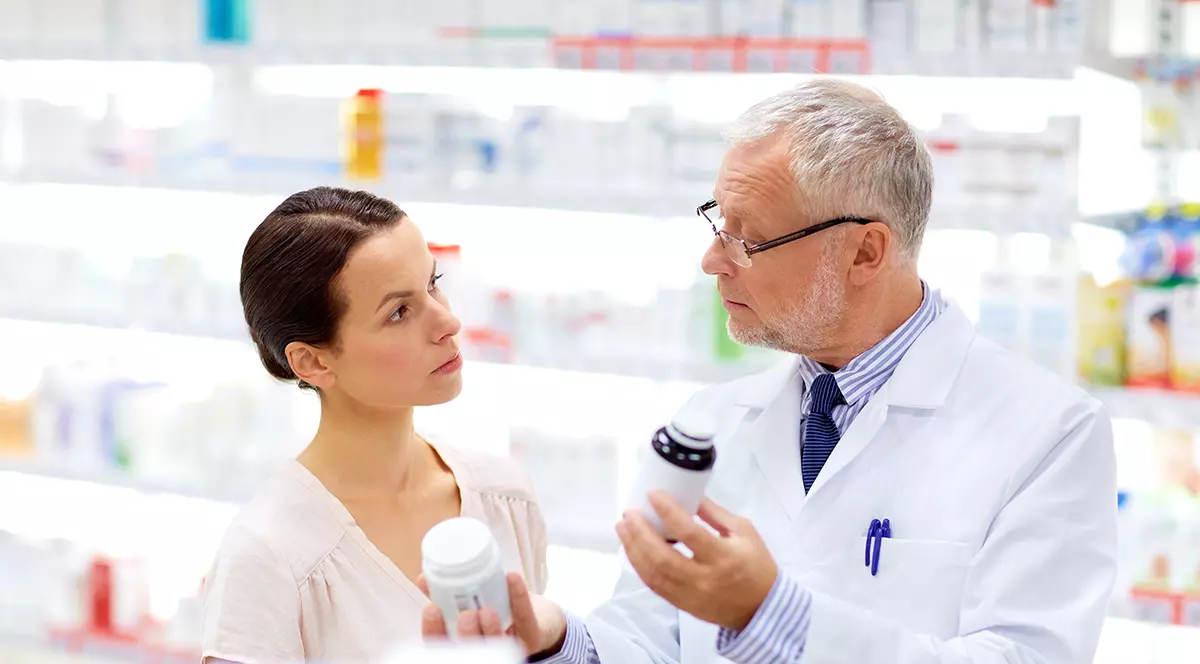 Farmacistul a ajuns un vânzător de buline, care satisface foamea de medicamente a românilor