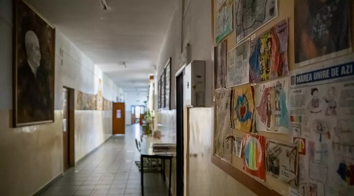 Fără elevi pe holuri, şcoala din Măgura seamănă cu un muzeu