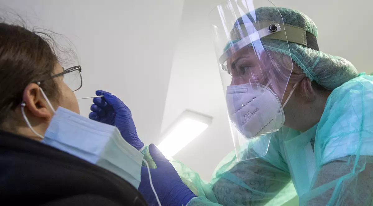 Persoanele care cer să fie testate la domiciliu, în Buzău, așteaptă chiar și 5 zile pentru un echipaj de la Ambulanță