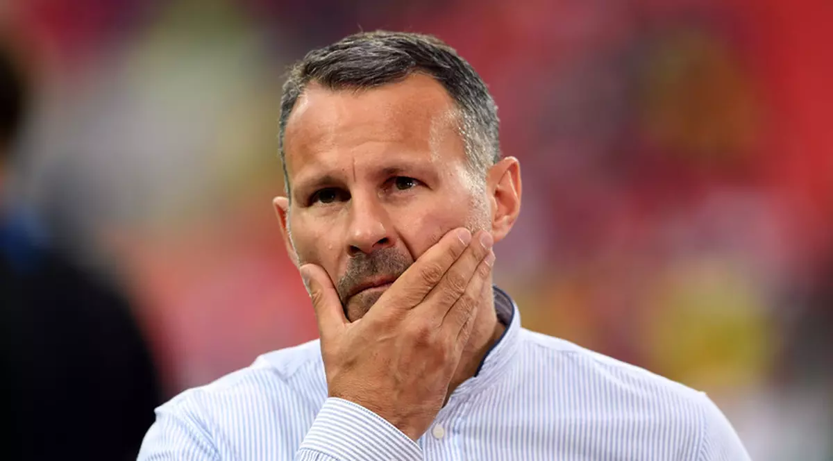 Fostul mare fotbalist galez Ryan Giggs şi-a înşelat nevasta cu cumnata, iar acum a fost prins de iubită că flirta cu un model și cu un impresar