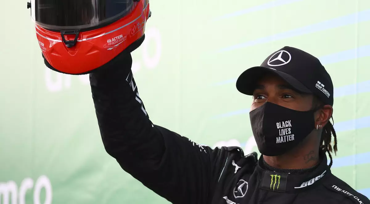 Pilotul Lewis Hamilton va fi făcut cavaler al Imperiului Britanic
