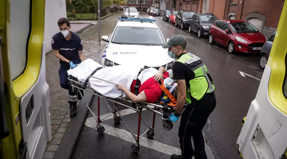 Bolnavi de COVID-19 în stare critică, transferați cu elicopterul din Belgia în Germania