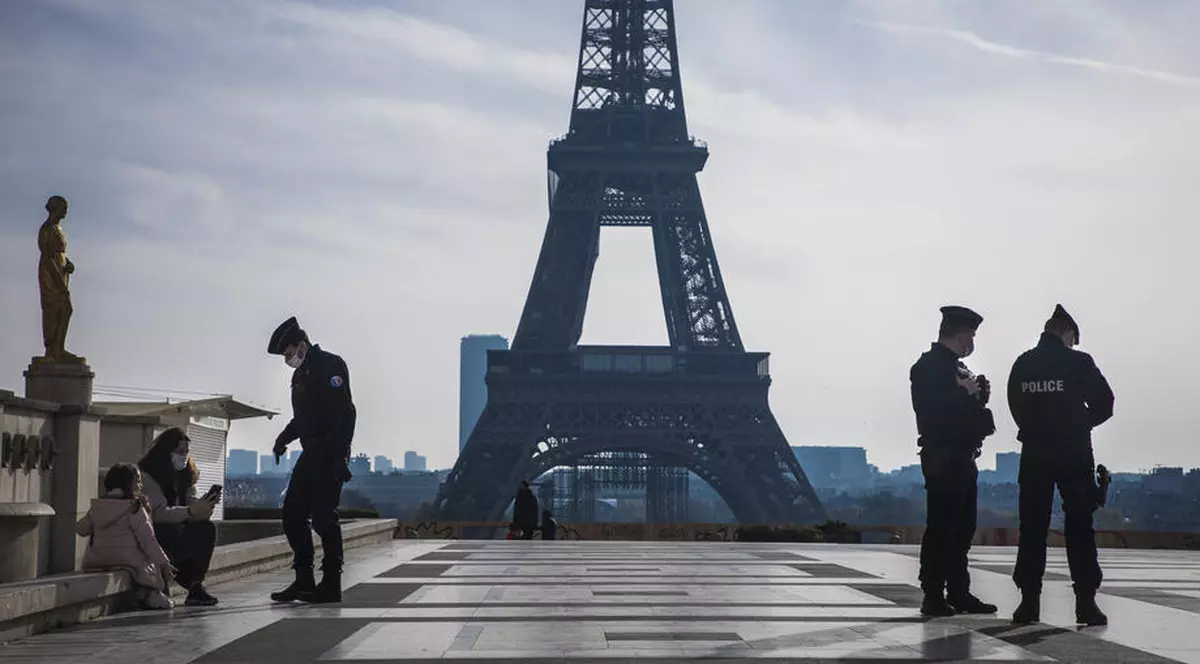 Franța intră în carantină pentru o lună. Președintele Emmanuel Macron a anunțat lockdown național de sâmbătă