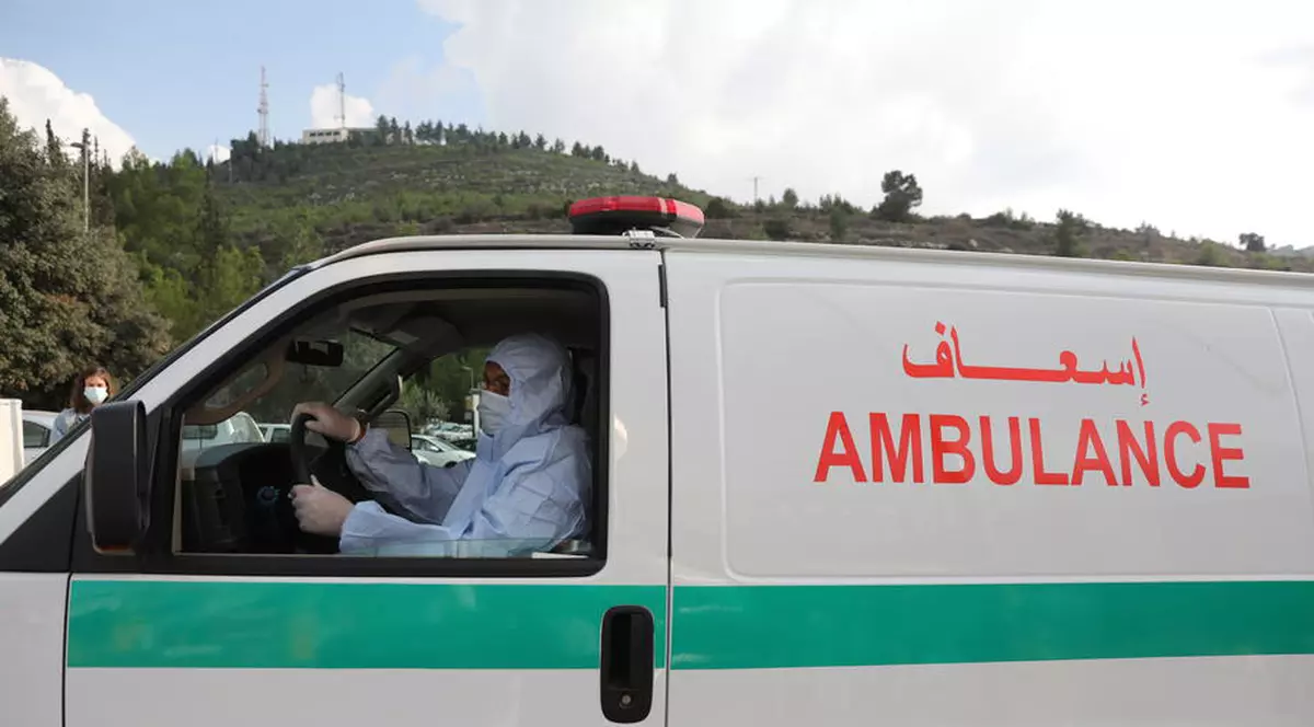 Un medic israelian, concediat după ce a fost surprins scuipând portrete ale lui Iisus