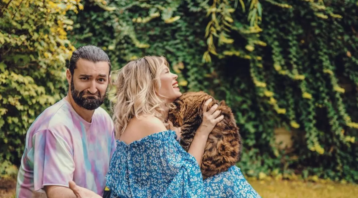 Smiley și Gina Pistol s-au sărutat pentru prima oară în public. S-a întâmplat pe platoul de filmare de la Chefi la cuțite, de ziua vedetei