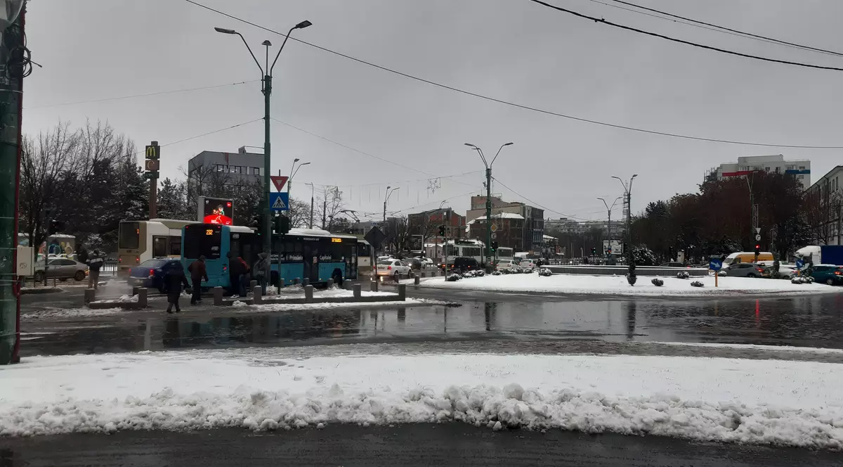 FOTO | Ninsori în țară și în București. Strat de zăpadă de 10 centimetri în Capitală