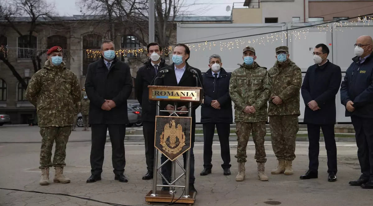 Cresc criticile către autorități pe campania vaccinării: „Marginalizează cu mijloace militărești oamenii care au opinii diferite”