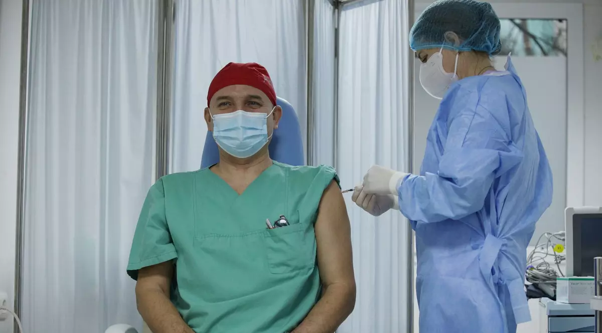 Eficacitatea vaccinurilor anti-COVID-19 asupra tulpinilor mutante ale virusului