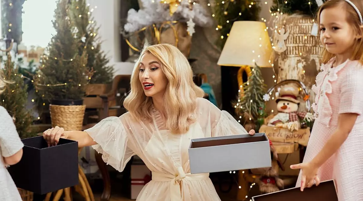 Andreea Bălan, în vizită la nașii Monica Davidescu și Aurelian Temișan. Cum s-au pozat aceștia în ziua de Crăciun