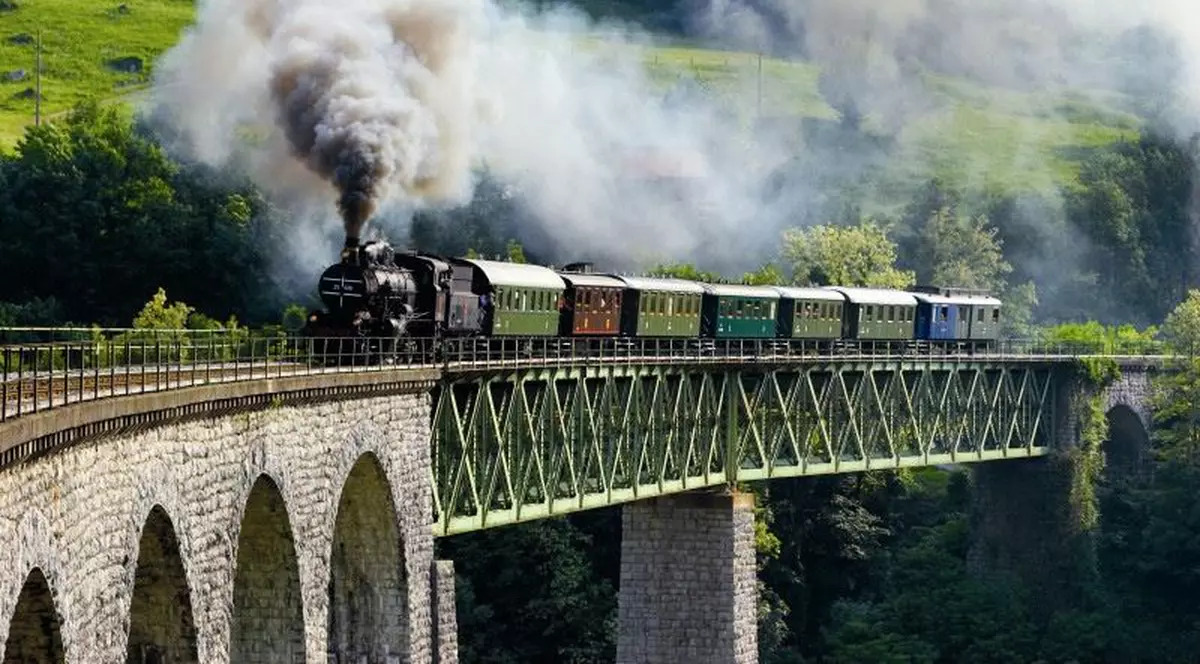 Cele mai spectaculoase călătorii cu trenul prin Europa. De la hotelul de lux pe roți El Transcantábric la traseul din Harry Potter