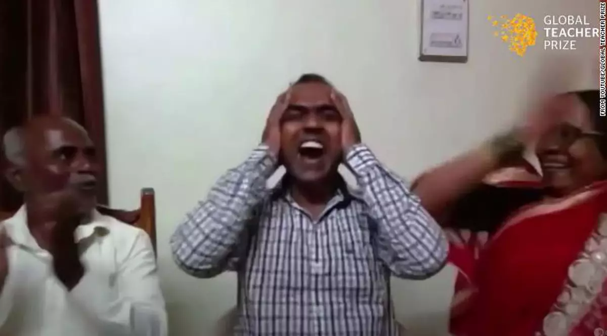 Un profesor indian care a câștigat un premiu de 1 milion de dolari va dona jumătate din sumă celorlalți nouă finaliști