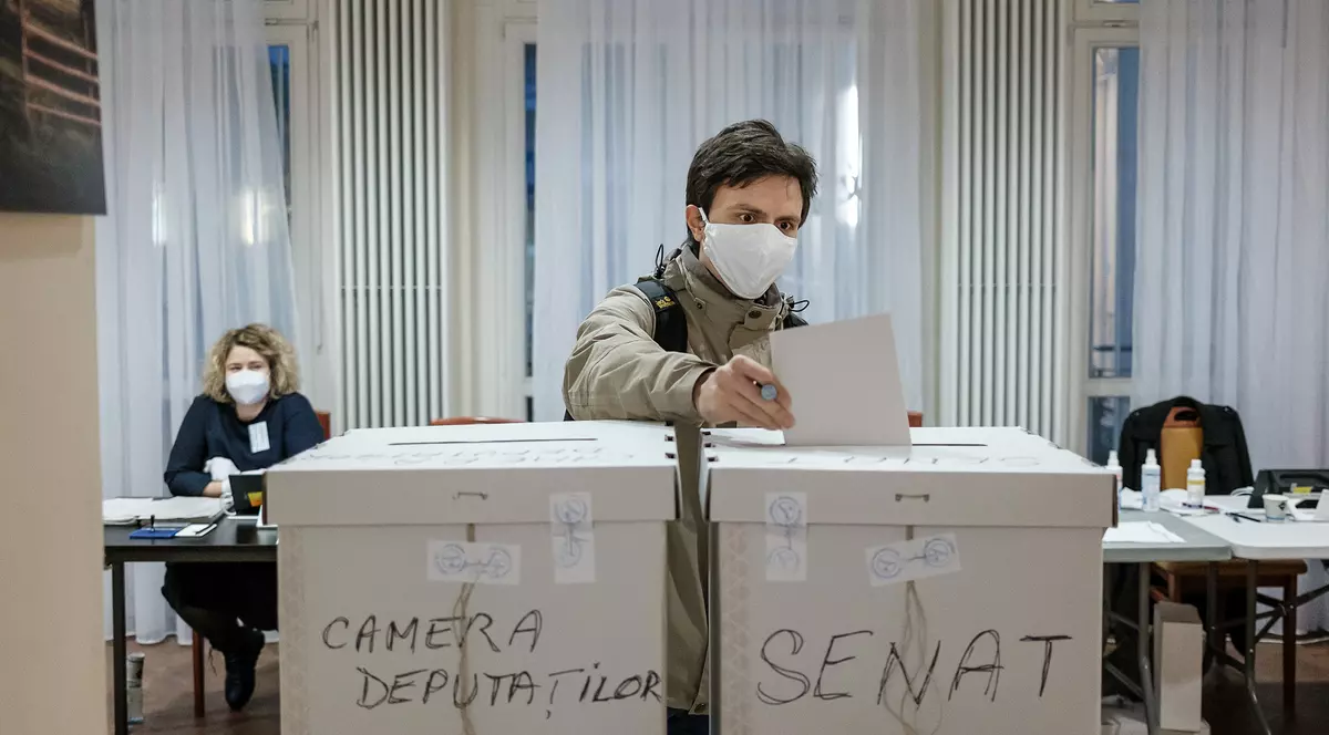 Reportaj la o secție de vot din Germania. Românii vin la urne cu gândul la familiile lor de acasă: „Să le meargă mai bine”