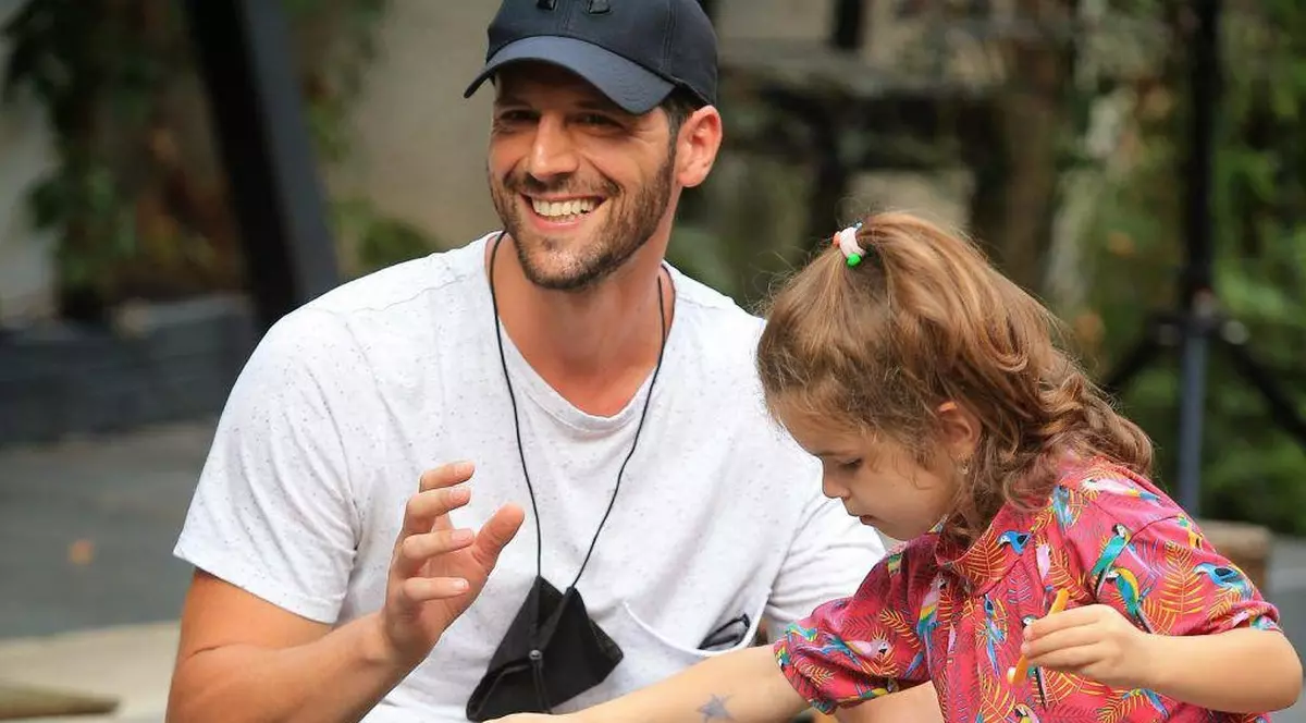 Adrian Nartea a vorbit despre momentul în care soția lui l-a anunțat că va deveni tată pentru a doua oară. „Am văzut poza în rulotă, când mă schimbam”