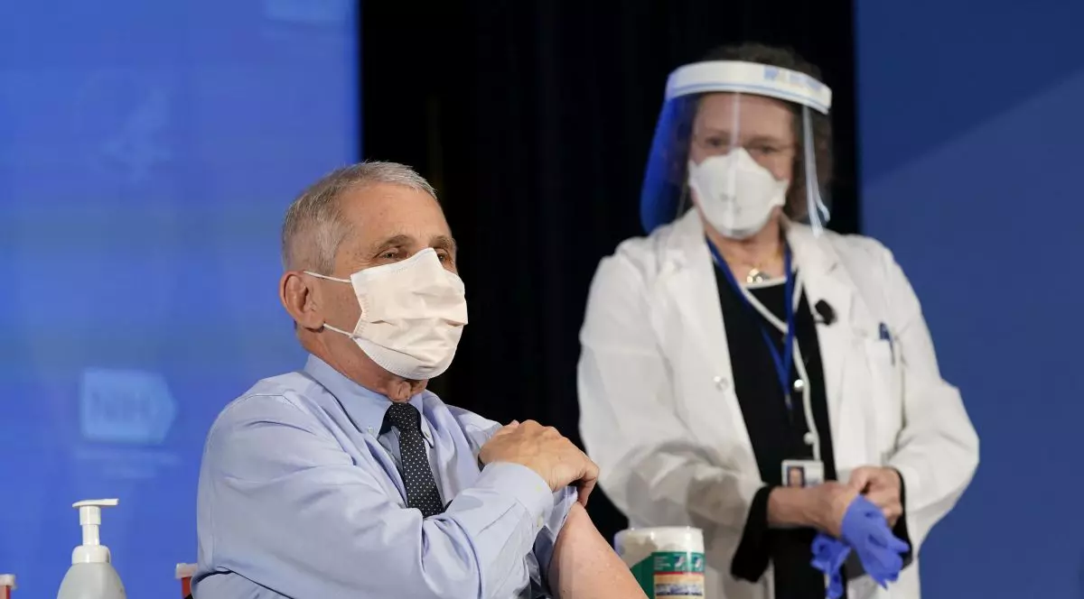 Aproape două milioane de persoane vaccinate în SUA, până în ziua în care UE a început propria campanie de imunizare